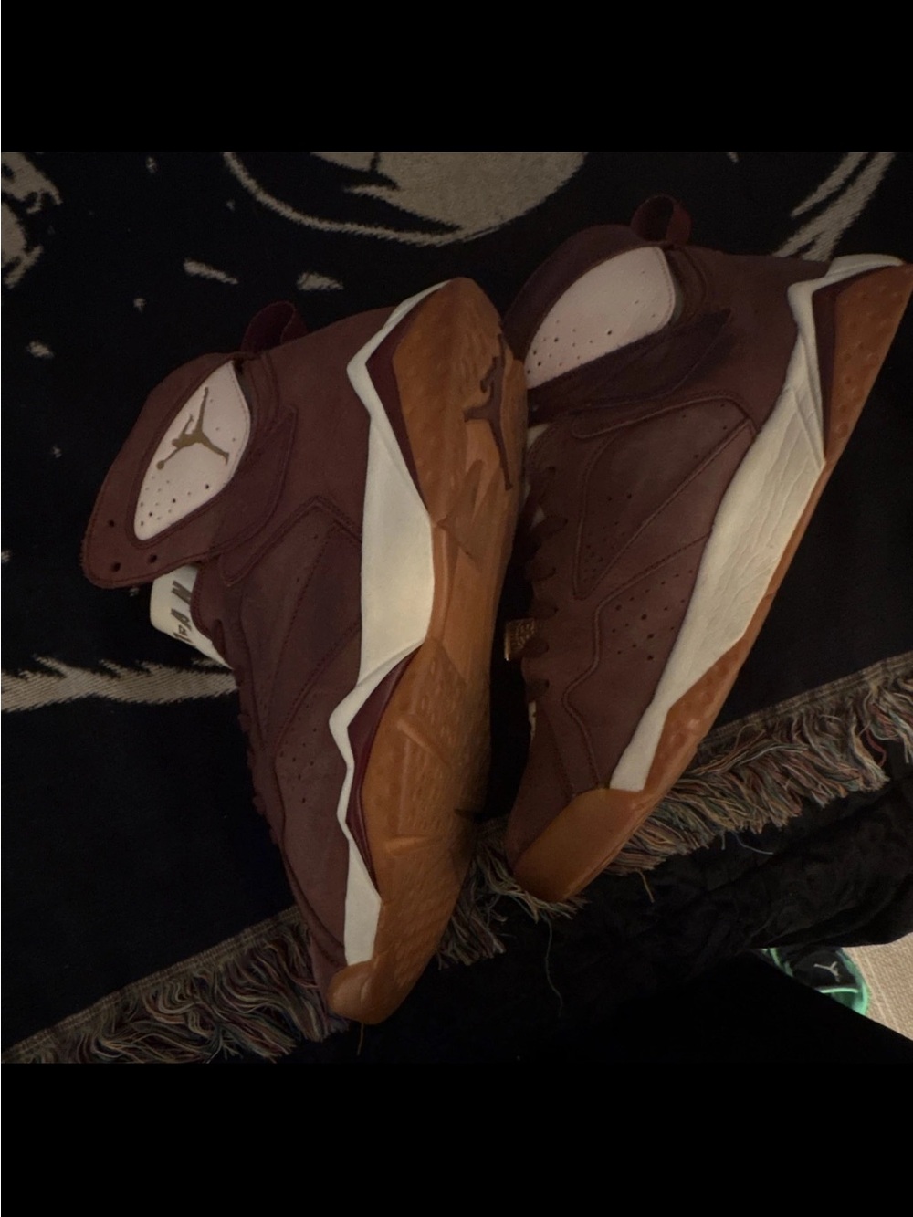 Jordan Men's Burgundy and Cream Retro Sneakers with Gold Accents - Picture 4 of 5